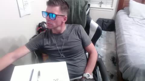 Snapshot of elevatetlb chatting on 10.02.25 Walker online show from 10.02.25