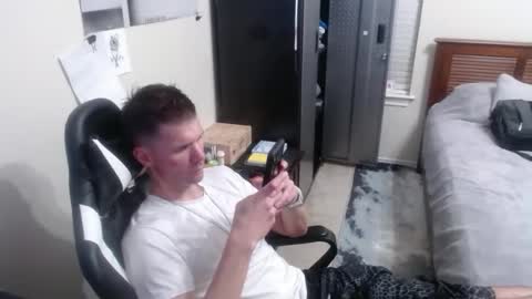 Snapshot of elevatetlb chatting on 10.03.25 Walker online show from 10.03.25