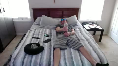 Snapshot of elevatetlb chatting on 10.03.25 Walker online show from 10.03.25