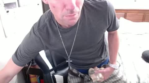 Snapshot of elevatetlb chatting on 10.04.25 Walker online show from 10.04.25