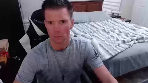 Snapshot of elevatetlb chatting on 10.10.25 Walker online show from 10.10.25