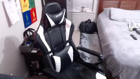 Snapshot of elevatetlb chatting on 10.13.25 Walker online show from 10.13.25