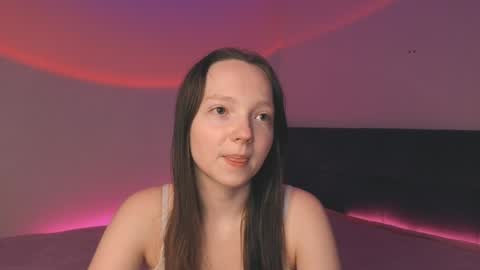 Snapshot of elianareynolds chatting on 01.10.25 Ella online show from 01.10.25