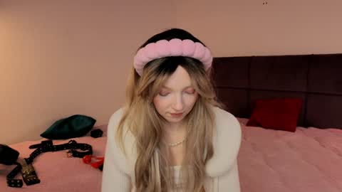 Snapshot of elianareynolds chatting on 01.15.25 Ella online show from 01.15.25