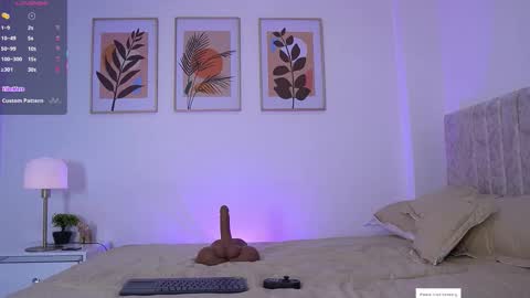 E L I I Z A B E T H   online show from 11.30.25