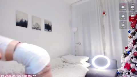 Hey Im Elizzi. Lets have fun and enjoy together  online show from 12.15.25