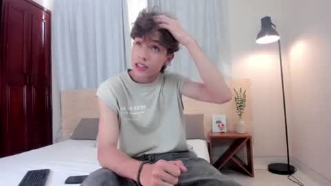 Snapshot of eliosuff chatting on 07.24.26 eliosuff online show from 07.24.26