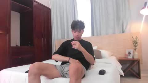 Snapshot of eliosuff chatting on 07.29.26 eliosuff online show from 07.29.26
