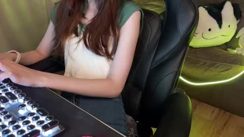 Snapshot of elisa_north chatting on 03.12.25 Elisa North online show from 03.12.25