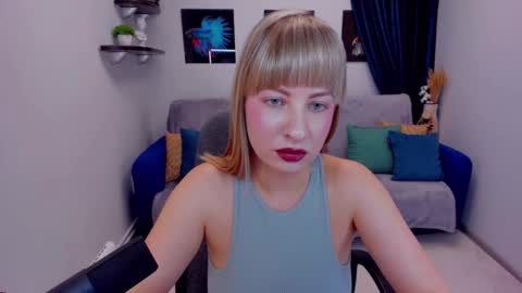 Snapshot of elisabethmills chatting on 12.18.24 Elisabeth online show from 12.18.24