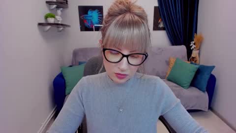 Snapshot of elisabethmills chatting on 01.03.25 Elisabeth online show from 01.03.25