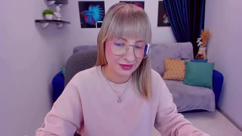 Snapshot of elisabethmills chatting on 01.07.25 Elisabeth online show from 01.07.25