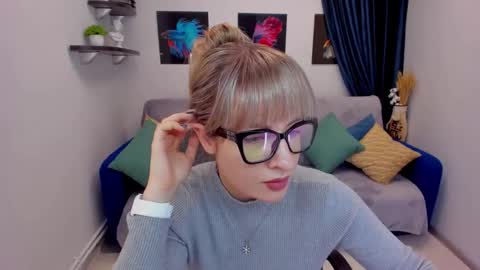 Snapshot of elisabethmills chatting on 01.17.25 Elisabeth online show from 01.17.25