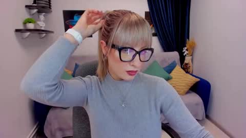 Snapshot of elisabethmills chatting on 01.19.25 Elisabeth online show from 01.19.25