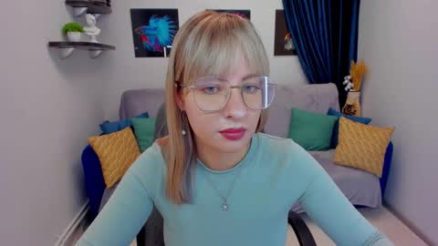 Snapshot of elisabethmills chatting on 01.29.25 Elisabeth online show from 01.29.25