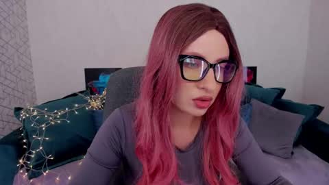 Snapshot of elisabethmills chatting on 02.13.25 Elisabeth online show from 02.13.25