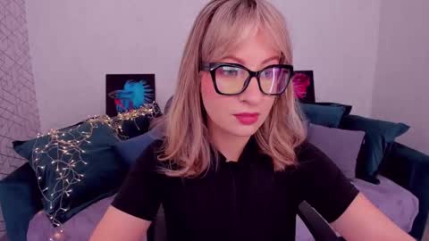 Snapshot of elisabethmills chatting on 02.18.25 Elisabeth online show from 02.18.25