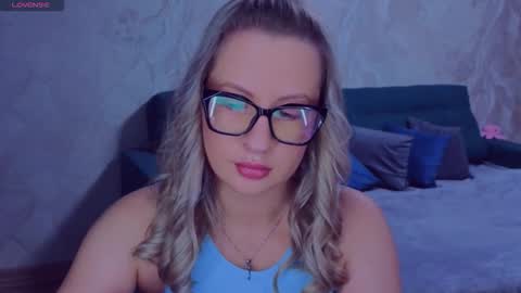 Snapshot of elisabethmills chatting on 09.15.25 Elisabeth online show from 09.15.25