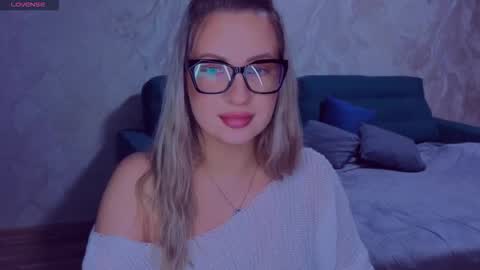 Snapshot of elisabethmills chatting on 10.15.25 Elisabeth online show from 10.15.25