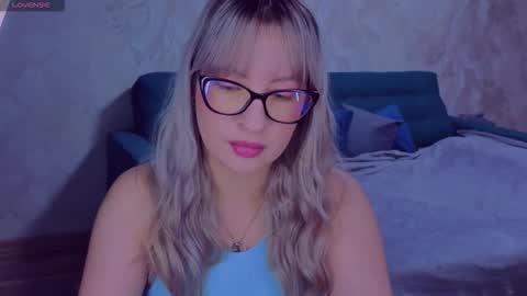 Snapshot of elisabethmills chatting on 10.29.25 Elisabeth online show from 10.29.25