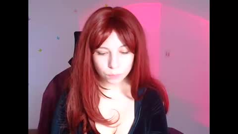 Snapshot of elise_kissu_ chatting on 10.13.25 Alice online show from 10.13.25