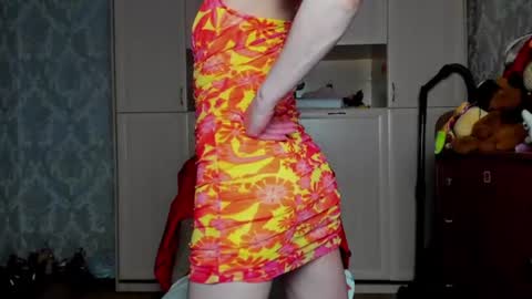 Snapshot of elisefoxy chatting on 06.14.26 Elise online show from 06.14.26