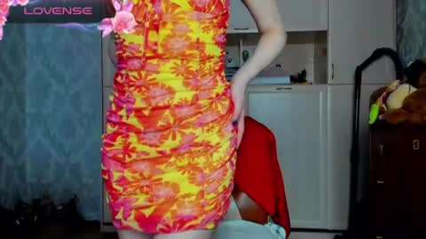 Snapshot of elisefoxy chatting on 06.15.26 Elise online show from 06.15.26