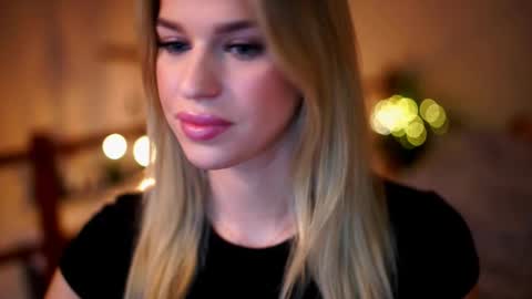 Snapshot of elister_alison chatting on 10.01.25 Sunflower online show from 10.01.25