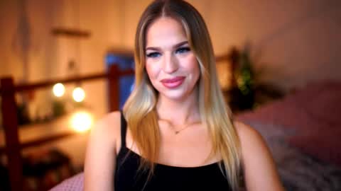 Snapshot of elister_alison chatting on 11.07.25 Sunflower online show from 11.07.25