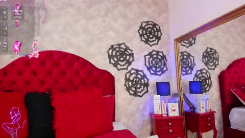 Snapshot of elizabet_taylor_ chatting on 10.16.25 Elizabet Taylor online show from 10.16.25