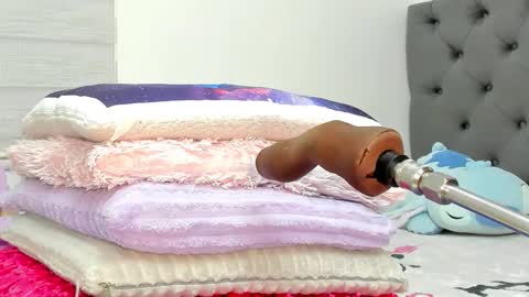 Snapshot of elizabeth_18_ chatting on 02.12.26 ELIZA online show from 02.12.26