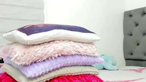 Snapshot of elizabeth_18_ chatting on 03.25.26 ELIZA online show from 03.25.26