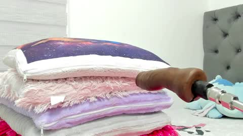 Snapshot of elizabeth_18_ chatting on 04.05.26 ELIZA online show from 04.05.26