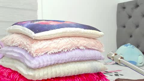 Snapshot of elizabeth_18_ chatting on 04.07.26 ELIZA online show from 04.07.26