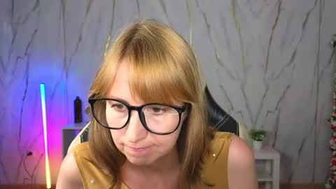 Snapshot of elizabeth_grace_ chatting on 07.26.26 Elizabeth online show from 07.26.26