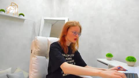 Snapshot of elizabeth_harpper chatting on 03.10.25 Elizabeth online show from 03.10.25