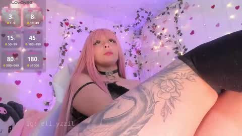 Snapshot of elizabeth_jing chatting on 03.06.25    Independent Model online show from 03.06.25