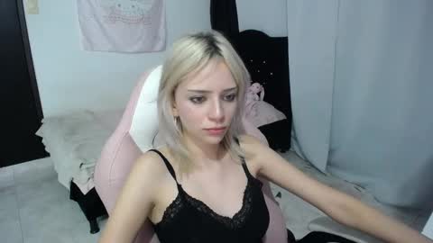 Snapshot of elizabeth_rose02 chatting on 02.22.26 Elizabeth online show from 02.22.26