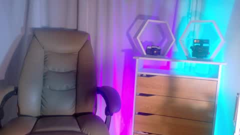 Lizzy online show from 07.17.26