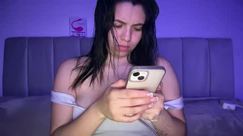 Snapshot of ella_aq chatting on 10.28.25 Ella online show from 10.28.25