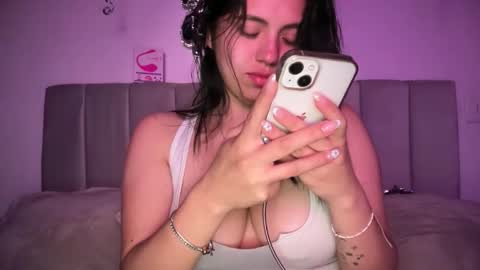 Snapshot of ella_aq chatting on 12.04.25 Ella online show from 12.04.25