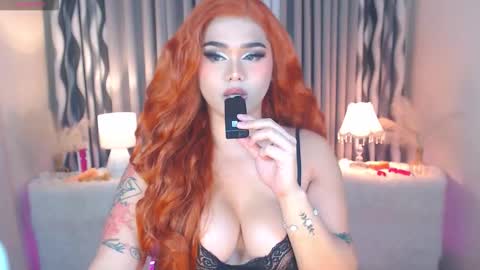 Snapshot of ella_fantasia chatting on 12.14.25 HI ITS ME ELLA online show from 12.14.25
