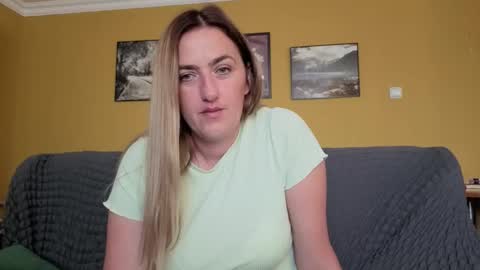 Snapshot of ella_max_live chatting on 09.16.25 Ella  Max online show from 09.16.25