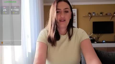 Snapshot of ella_max_live chatting on 04.15.26 Ella Max online show from 04.15.26