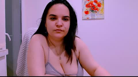 Snapshot of ella_minnie chatting on 04.10.26 Ella online show from 04.10.26