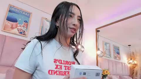 Snapshot of ella_parker_ chatting on 07.25.26 Ella online show from 07.25.26