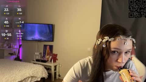 Snapshot of ella_simons chatting on 11.13.25 ella_simons online show from 11.13.25