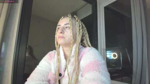 ella_vee online show from 10.22.25