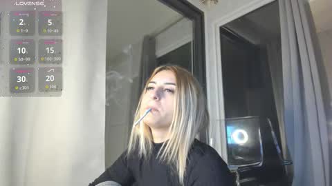 ella_vee online show from 11.13.25