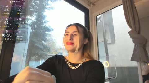 ella_vee online show from 11.30.25
